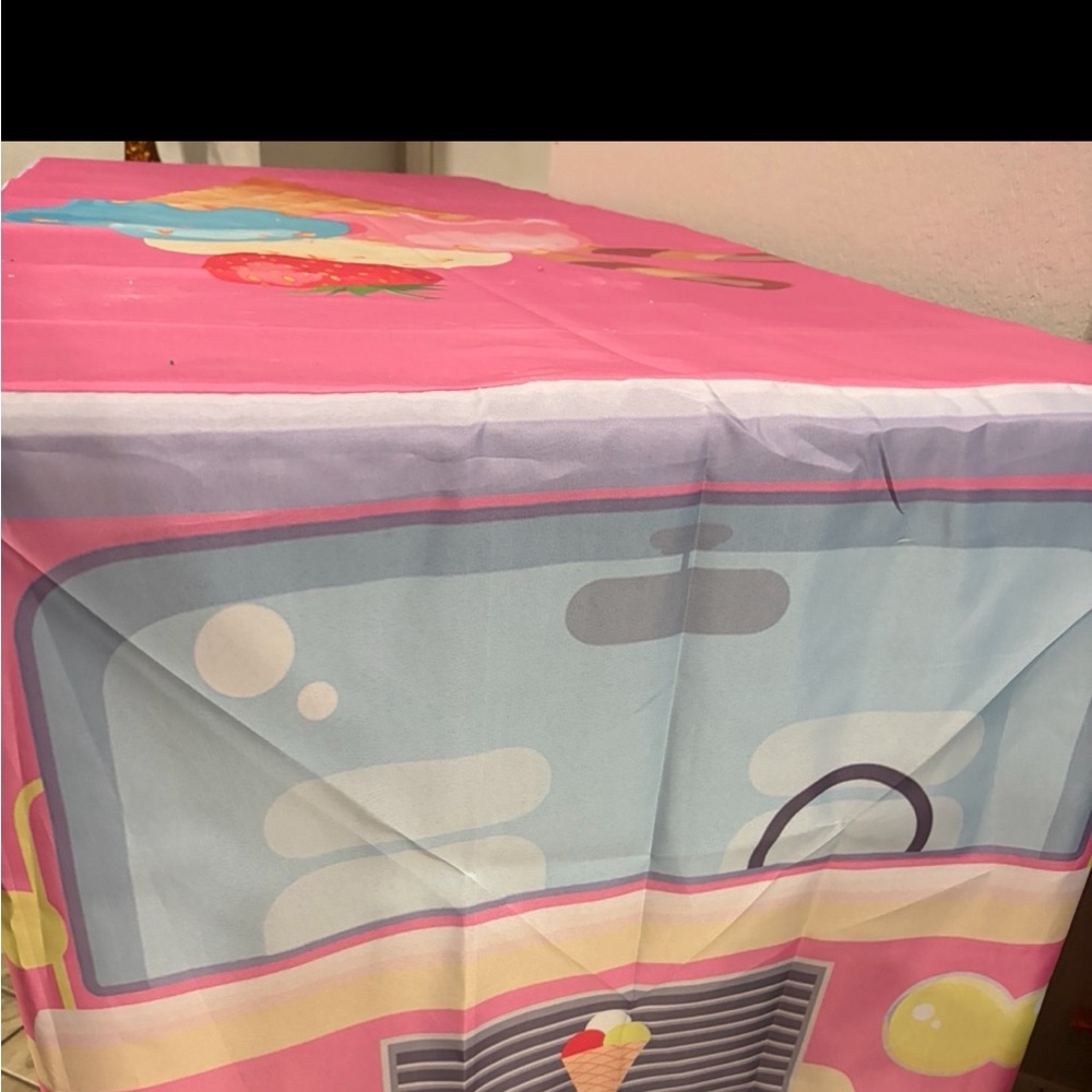 Ice cream truck with ice cream cones and sprinkles table cloth rectangle - Picture 5 of 7